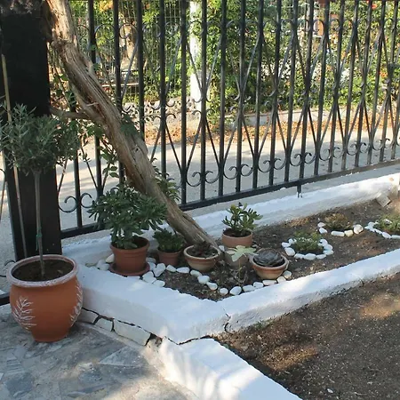 The White House Agia Trias